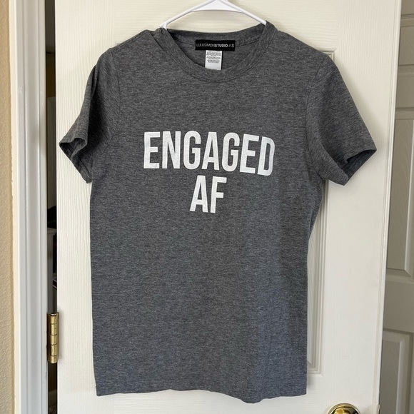 Lulusimon Studio‎ Engaged AF Short Sleeve T-Shirt - Picture 1 of 5